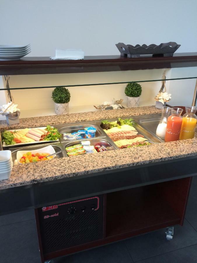 Hotel - Restaurant La Claire Foret Morhange المظهر الخارجي الصورة